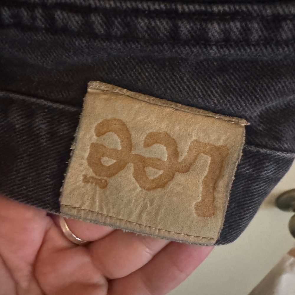 Lee Men's Black Relaxed Jeans - Picture 2 of 2